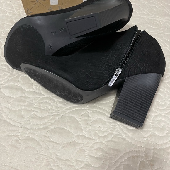 Indigo Rd black faux suede booties, new in box. - Picture 2 of 6